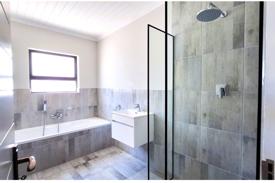 3 Bedroom Property for Sale in Brittania Beach Estate Western Cape